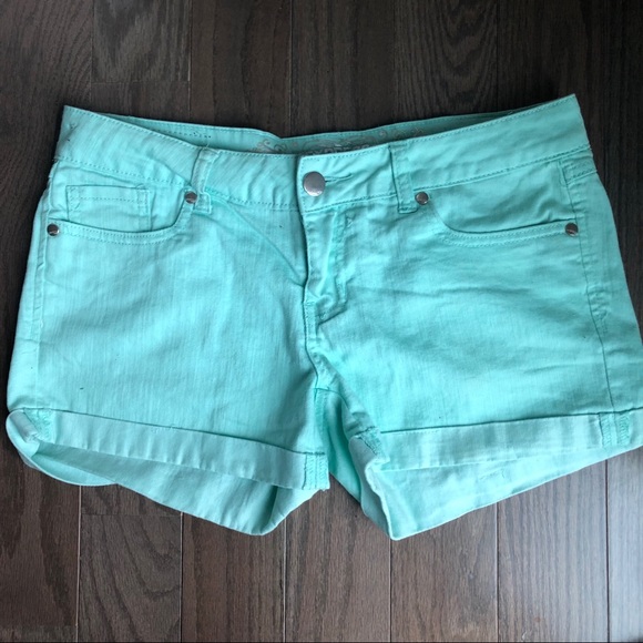 Express Shorts - Picture 2 of 4